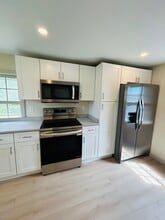 50 King St, Unit 3 in East Greenwich, RI - Building Photo - Building Photo