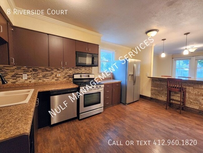 property at 8 Riverside Ct