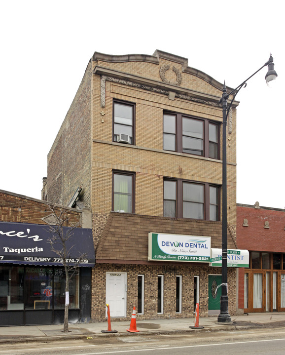 1529 W Devon Ave in Chicago, IL - Building Photo