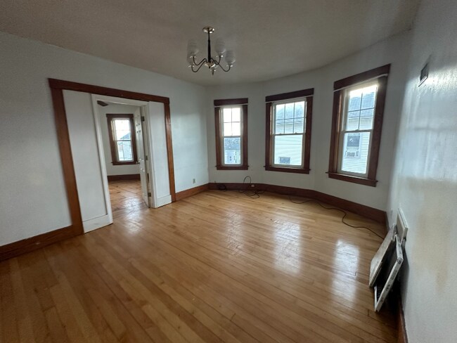 11 Bourne St-Unit -3 in Worcester, MA - Building Photo - Building Photo