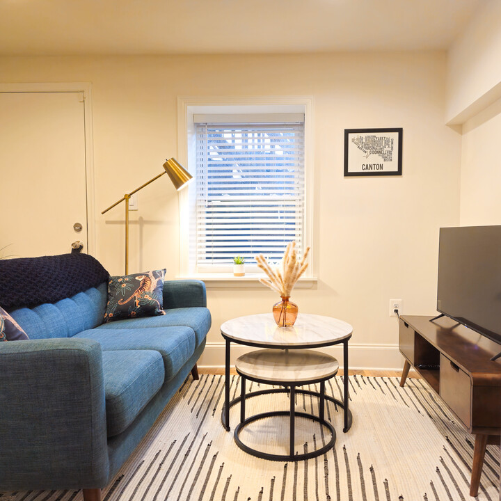 640 S Linwood Ave, Unit Charming Canton Hideaway in Baltimore, MD - Foto de edificio