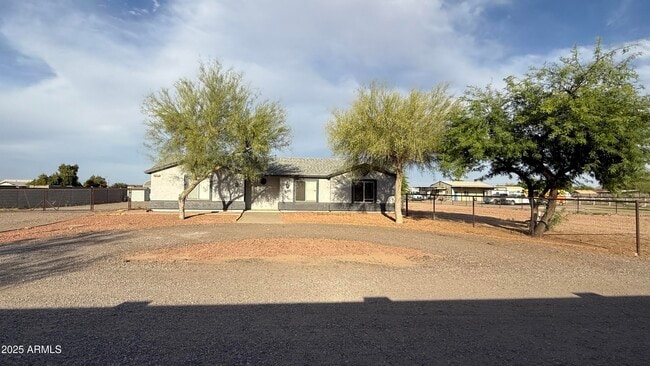 property at 25723 S Hawes Rd