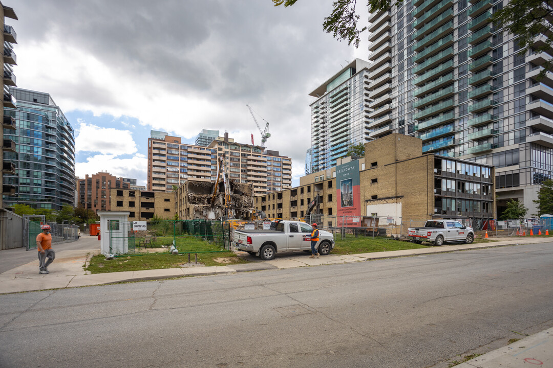 Gaylord Apartments A & B in Toronto, ON - Building Photo