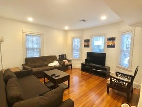 27 Brackett St, Unit 1 in Boston, MA - Building Photo - Building Photo