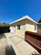 527 King St, Unit 2 in Monrovia, CA - Foto de edificio - Building Photo