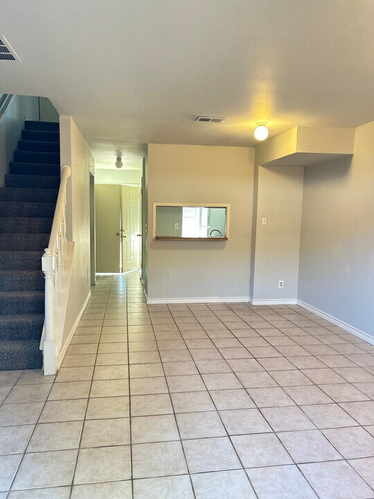 644 W Collins St in Denton, TX - Building Photo