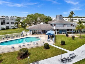 2300 Park Ln in Hollywood, FL - Building Photo - Building Photo