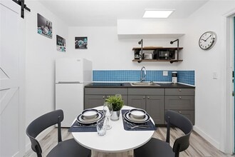 1626 Fletcher St, Unit 3 in Hollywood, FL - Foto de edificio - Building Photo
