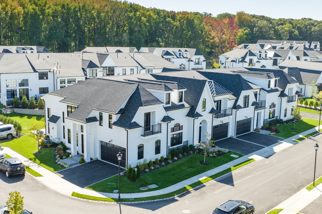 Sagamore at Mills Pond in Woodbury, NY - Building Photo