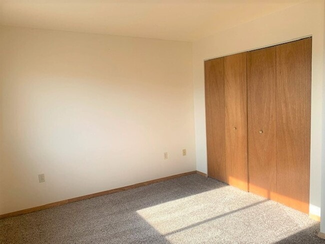 200 Spring Creek Pkwy in Spring Creek, NV - Building Photo - Building Photo