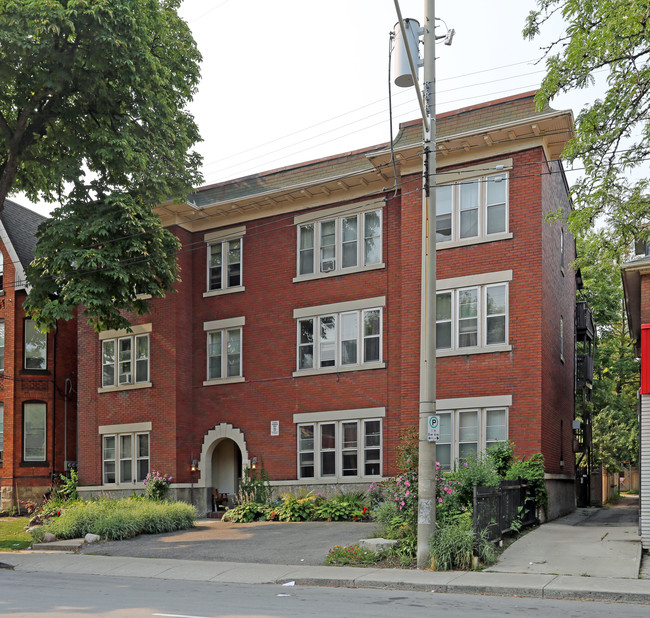 111 Herkimer St in Hamilton, ON - Building Photo - Primary Photo