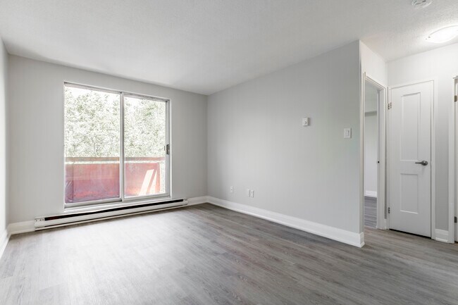 25 Lorne Ave