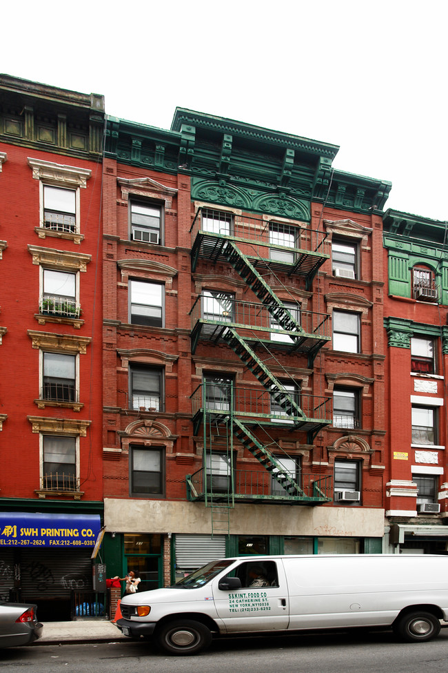 31 Henry St in New York, NY - Foto de edificio - Building Photo