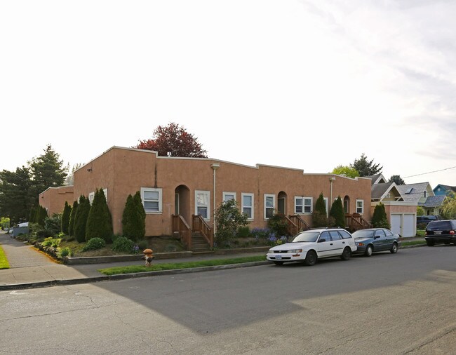 826 N Humboldt in Portland, OR - Foto de edificio - Building Photo