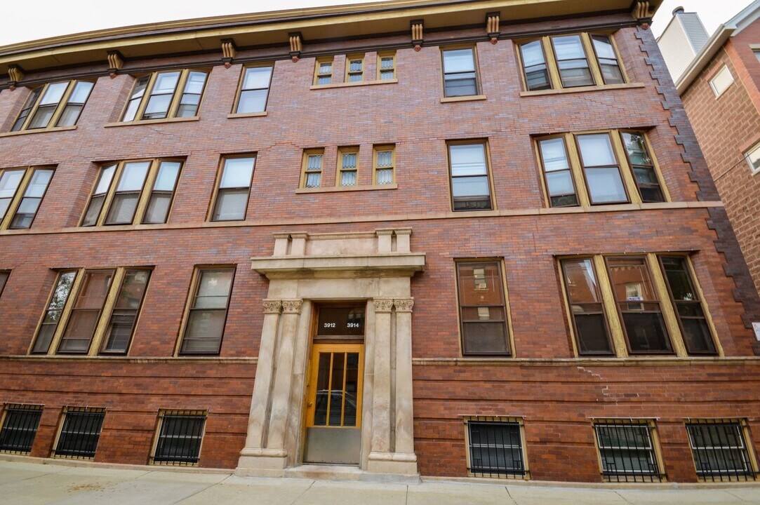 3912 N Greenview Ave in Chicago, IL - Foto de edificio
