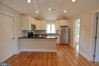 400 W Wayne Ave in Wayne, PA - Building Photo - Building Photo