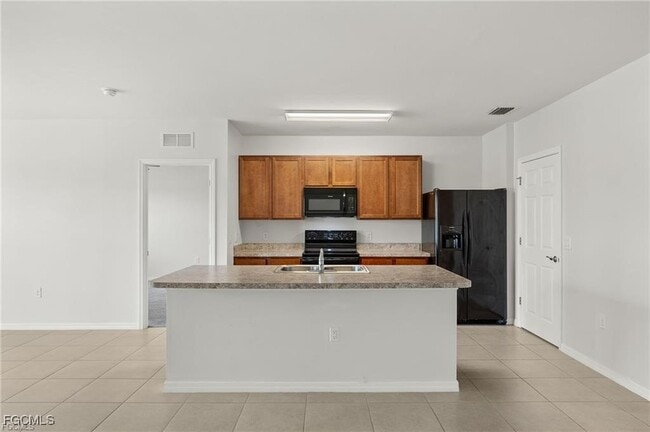 3495 Acapulco Cir in Cape Coral, FL - Building Photo - Building Photo