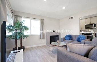 17071 Oak Ln in Huntington Beach, CA - Building Photo - Building Photo