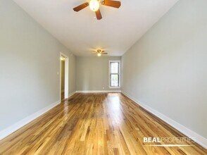 647 W Oakdale Ave in Chicago, IL - Building Photo - Building Photo