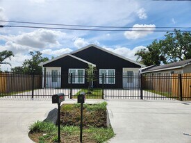 4124 Vaughn St in Houston, TX - Building Photo