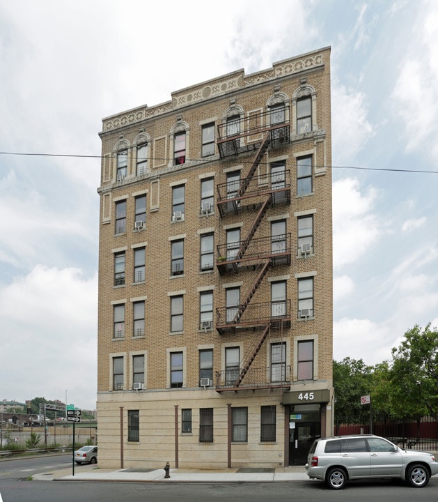 445 E 174th in Bronx, NY - Building Photo