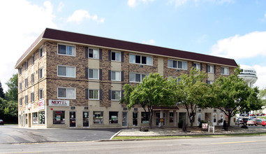 1525 Ogden Ave in Downers Grove, IL - Foto de edificio - Building Photo