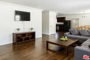 1253 W 35th St in Los Angeles, CA - Building Photo