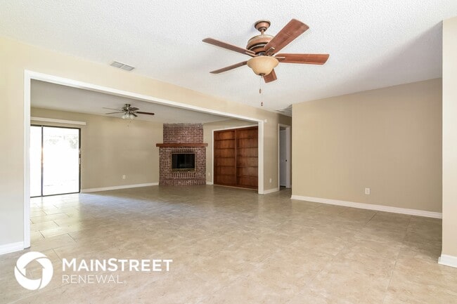 510 Lisa Ln in Brandon, FL - Building Photo - Building Photo