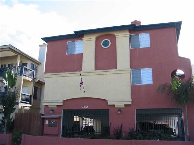 253 Donax Ave in Imperial Beach, CA - Building Photo