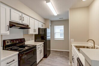 The Reserve at Lakeside in Jackson, MI - Foto de edificio - Building Photo