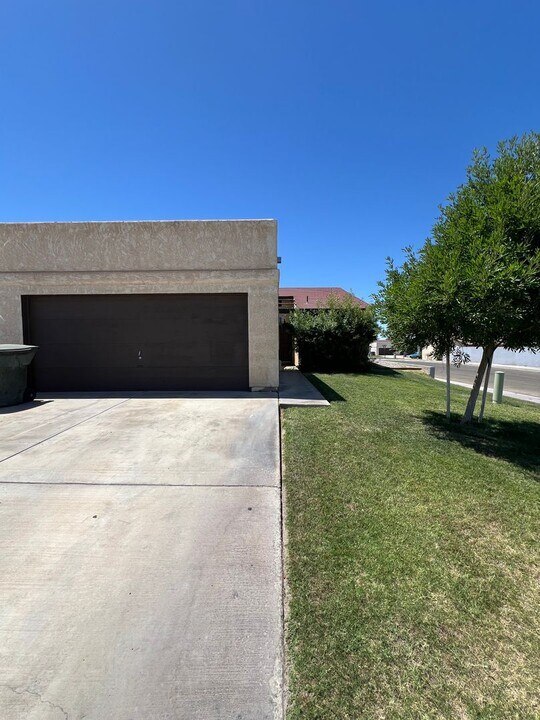 1543 W Hillside Pl in Yuma, AZ - Building Photo