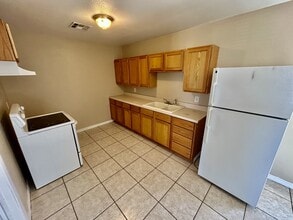 218 E 14th St in Ada, OK - Building Photo - Building Photo