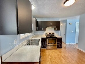 295 Rutland Rd N in Kelowna, BC - Building Photo - Building Photo