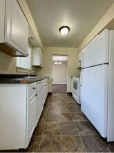 9039 SE Stark St in Portland, OR - Building Photo - Building Photo