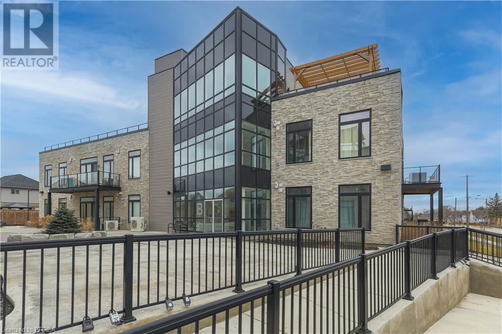 85b Morrell St in Brantford, ON - Building Photo