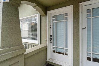 5484 Vicente Way in Oakland, CA - Building Photo - Building Photo