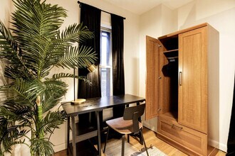 120 W 71st St in New York, NY - Building Photo - Building Photo