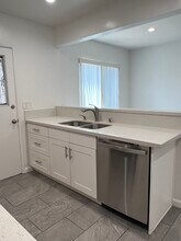 319 Mariposa Ave, Unit A in Sierra Madre, CA - Foto de edificio - Building Photo