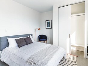 21 West End Ave in New York, NY - Building Photo - Building Photo