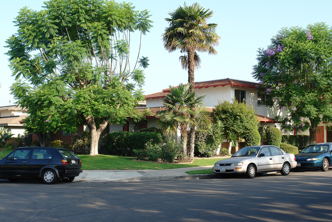 331 Rosewood Ave in Orange, CA - Building Photo