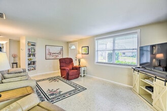 896 S Venice Blvd in Venice, FL - Building Photo - Building Photo