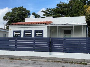 55 NW 47th St in Miami, FL - Building Photo - Building Photo