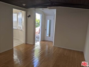 935 N Vista St-Unit -935 in Los Angeles, CA - Foto de edificio - Building Photo