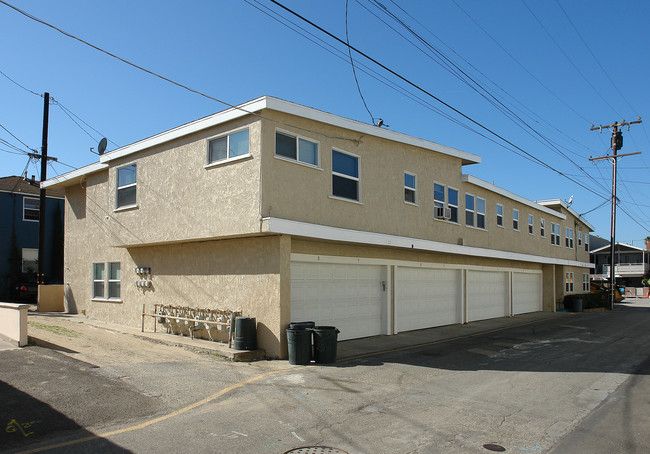 104 E 15th St in Newport Beach, CA - Building Photo - Building Photo