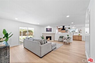 24155 Kittridge St in Los Angeles, CA - Building Photo - Building Photo