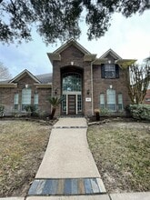 5622 Lake Pl Dr in Houston, TX - Building Photo - Building Photo