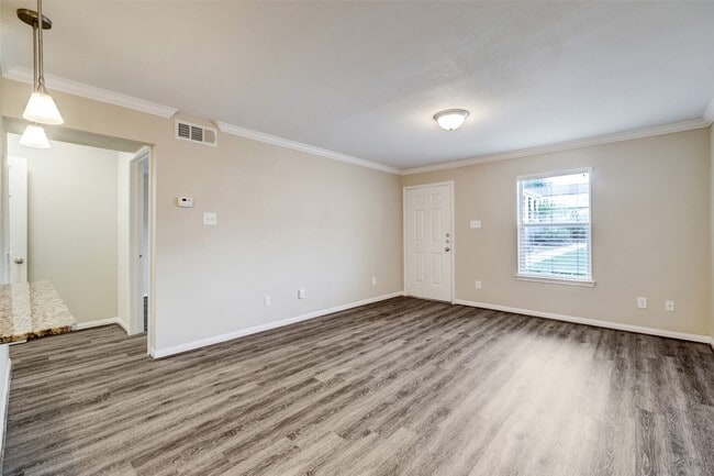 1600 W T C Jester Blvd in Houston, TX - Building Photo - Building Photo