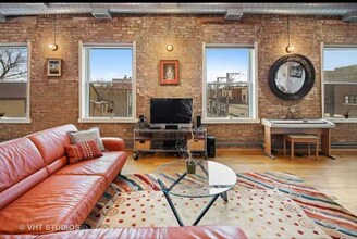 648 N Damen Ave in Chicago, IL - Building Photo - Building Photo