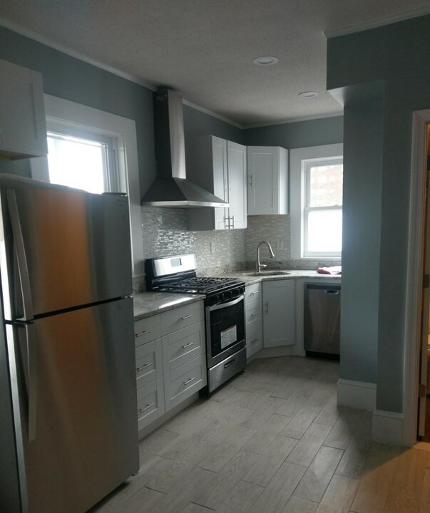 1293 Cambridge St, Unit 3R in Cambridge, MA - Building Photo