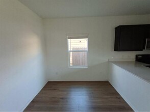 100 Tugboat Annie Wy in Jarrell, TX - Building Photo - Building Photo